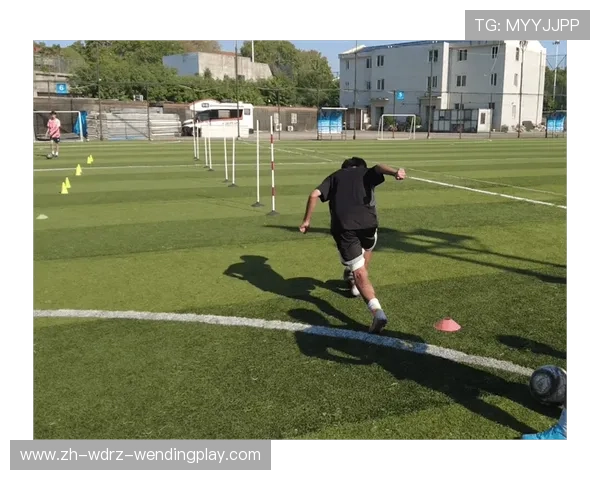 足球训练中的力量训练与技能提升 足球训练中的力量训练与技能提升